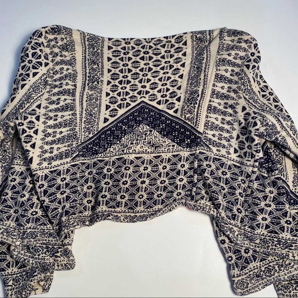 Lucky Bliss Lucky Brand Beige Blue Sweater - Picture 2 of 4